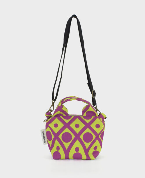 Bolso pequeño de mujer con asas, con estampado geométrico en lima y morado, realizado en tejido RPET de la marca mrs Roper.