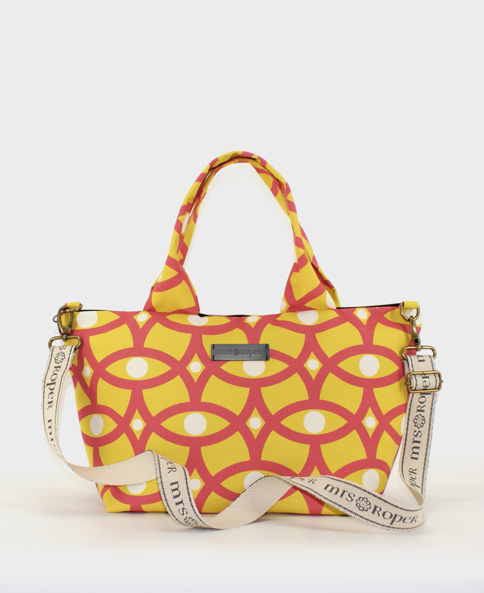 Bolso de hombro de mujer, realizado en tejido reciclado RPET con estampado geométrico de fondo amarillo de la marca Mrs. Roper.