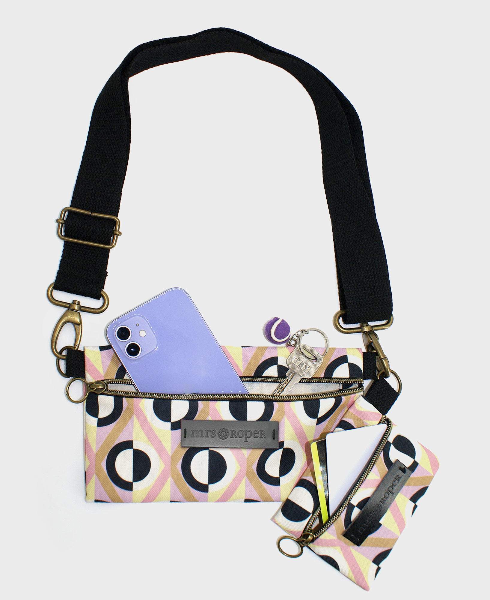Bolso pequeño con monedero de mujer Dúo con estampado geométrico de rombos en negro, blanco, beige y rosa, hecho en tejido RPET de la marca mrs Roper.