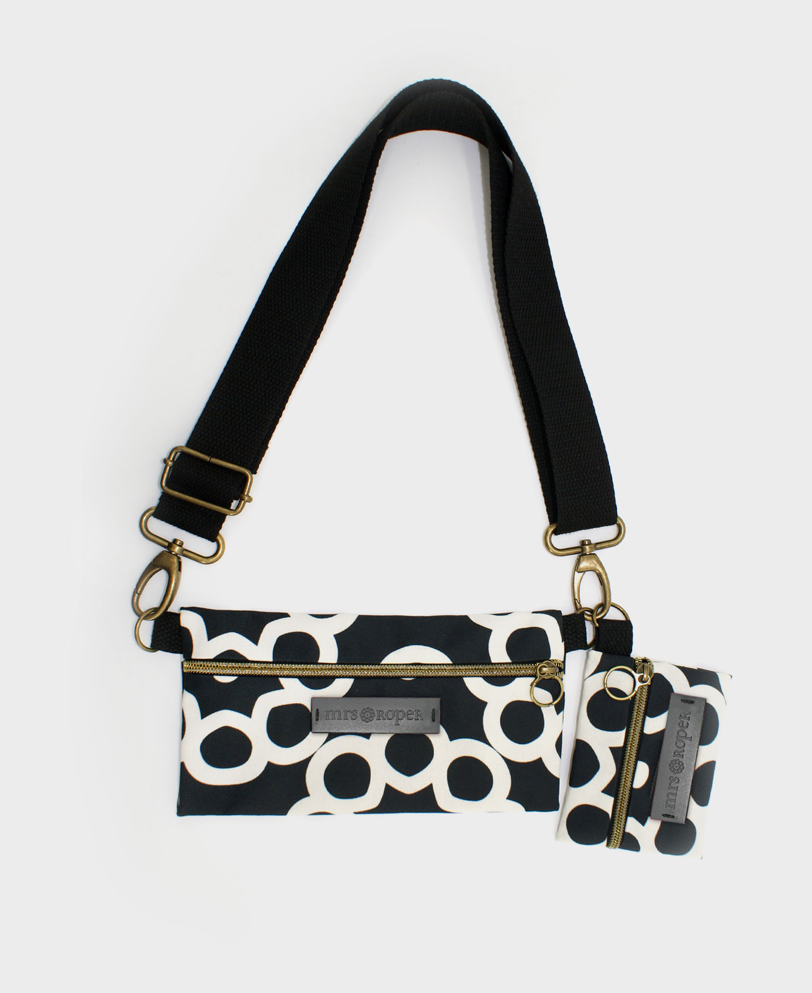 Bolso pequeño con monedero de mujer Dúo con estampado geométrico en blanco y negro, hecho en tejido reciclado RPET de la marca mrs Roper.