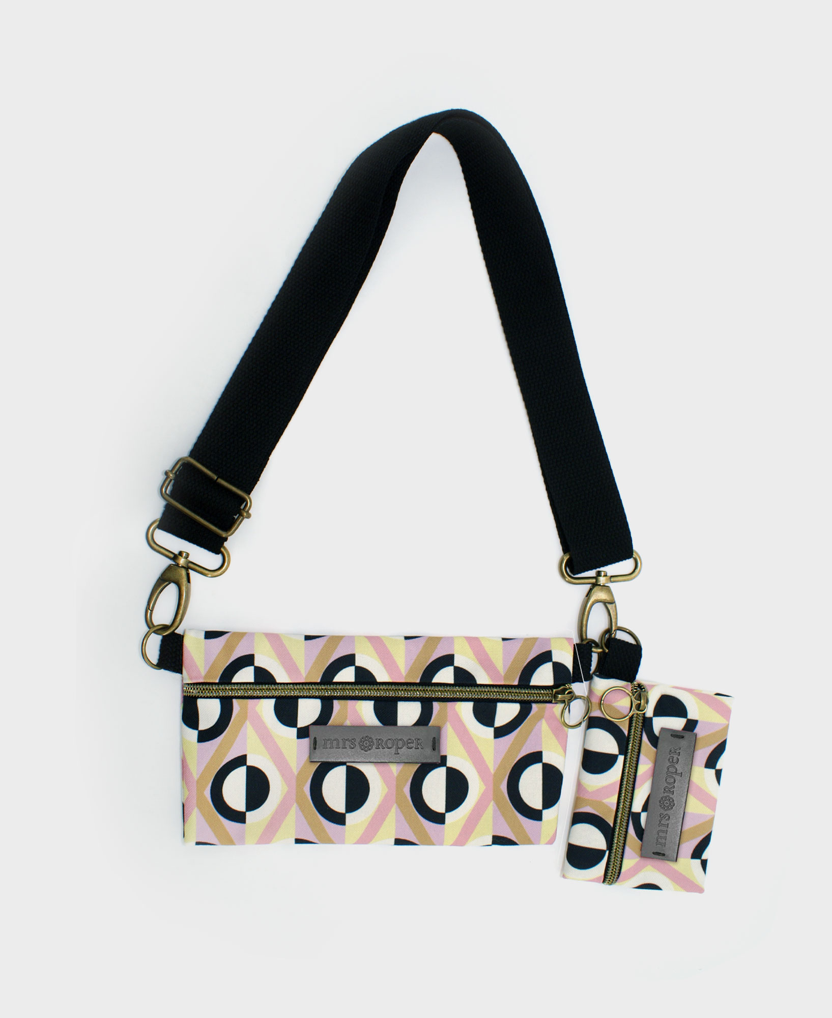 Bolso pequeño con monedero de mujer Dúo con estampado geométrico de rombos en negro, blanco, beige y rosa, realizado en tejido RPET de la marca mrs Roper.
