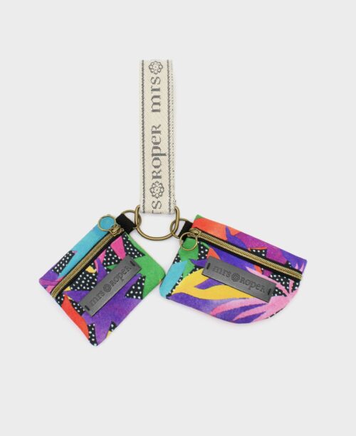 Llavero monedero pequeño doble de mujer hecho de tejido reciclado RPET con estampado de flores multicolor de la marca Mrs. Roper.